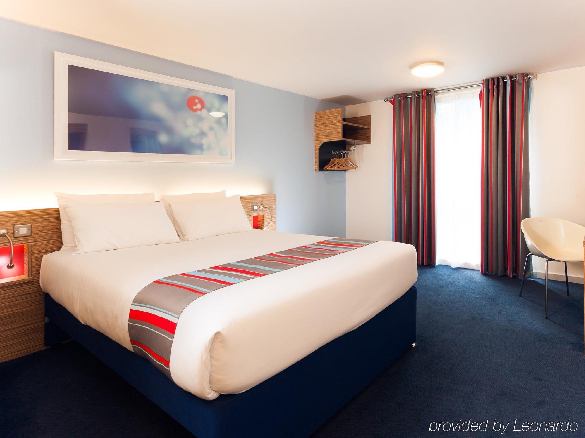 Ibis Budget London Heathrow Central Cranford Kültér fotó