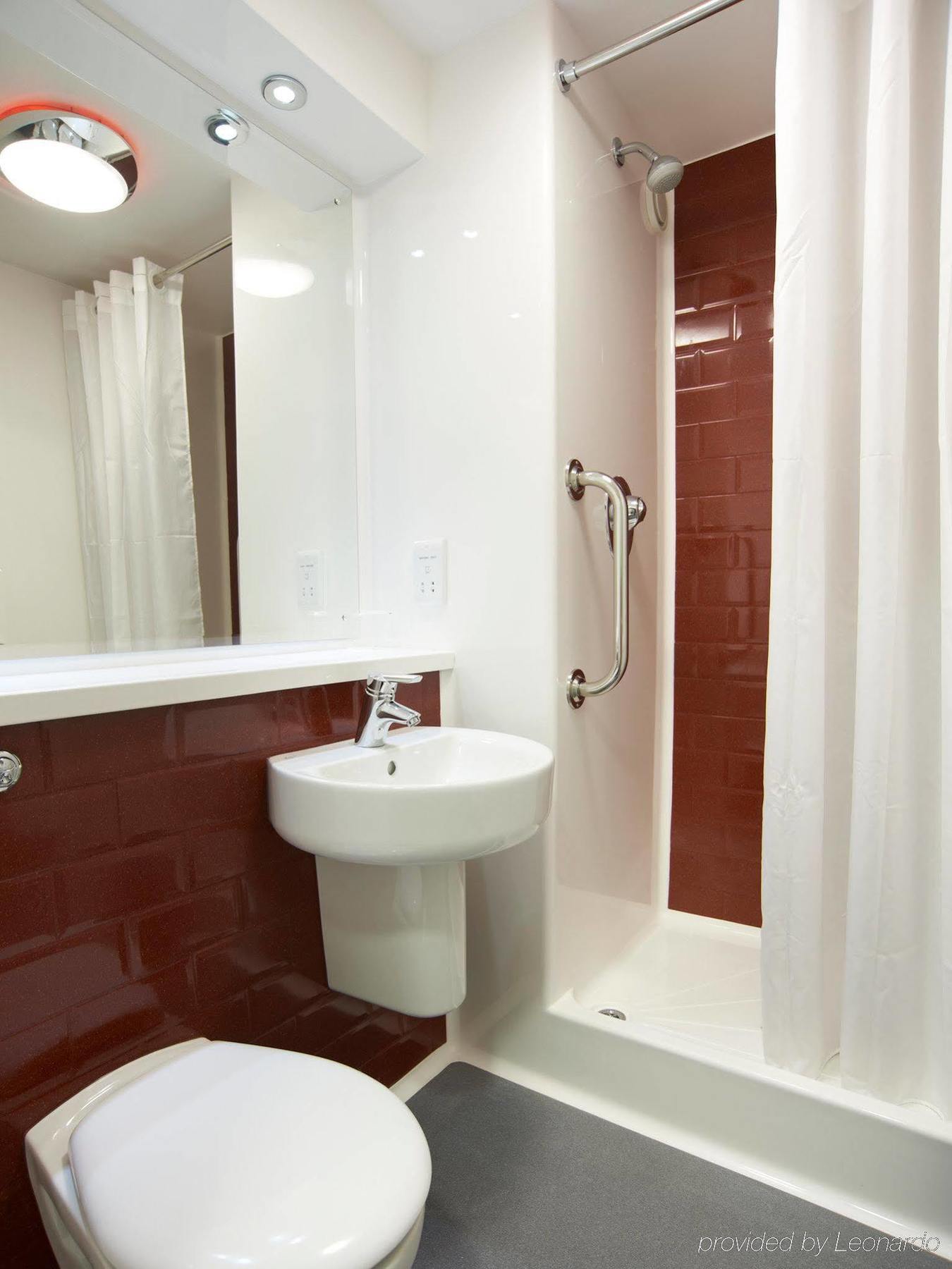Ibis Budget London Heathrow Central Cranford Kültér fotó