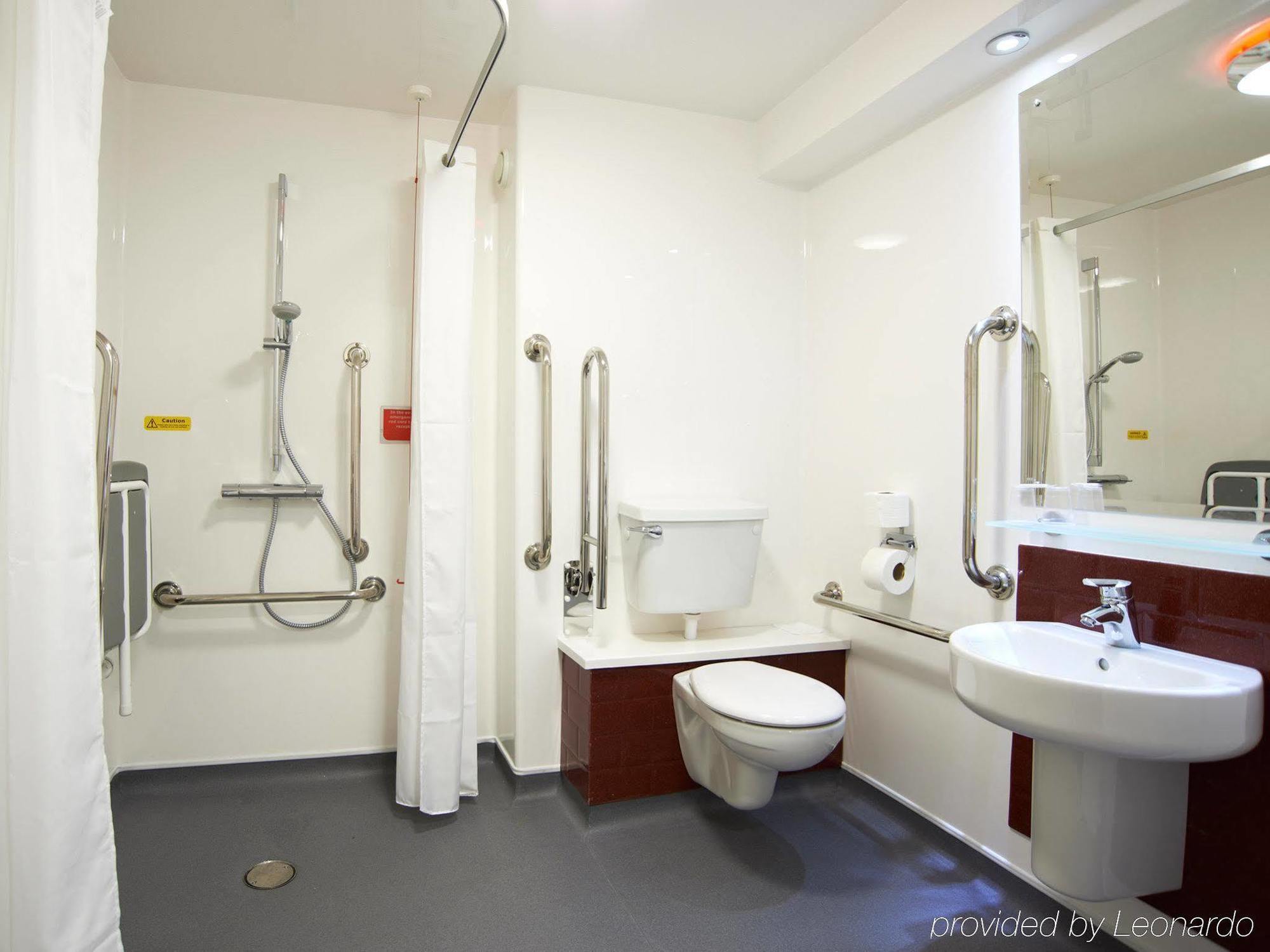 Ibis Budget London Heathrow Central Cranford Kültér fotó